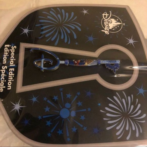 Disney Store Fantasia 80th Anniversary Collectible Key Pin – Special Edition - Picture 2 of 3